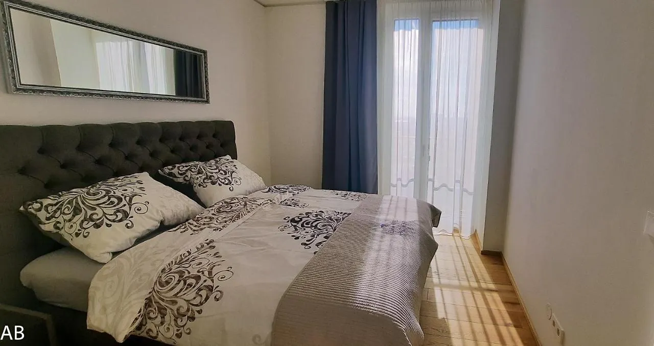 וינה Superior Apartment & Rooftop Pool 0*,
